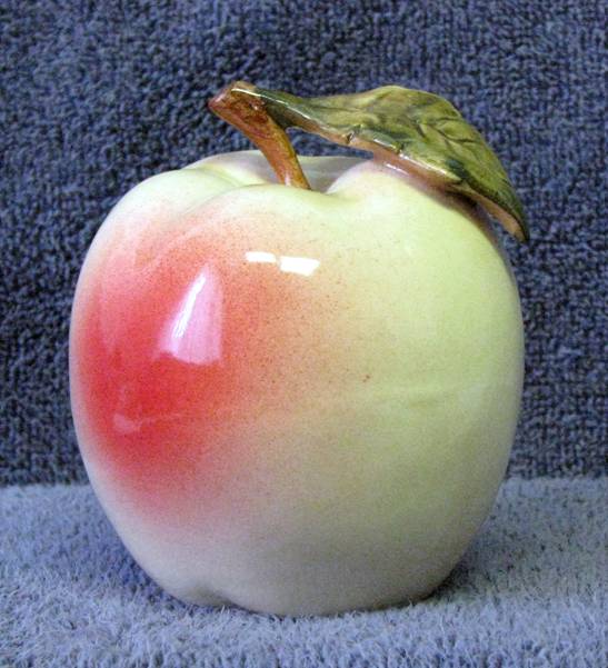 Купить яблоки озон. Яблоко. Наливное прозрачное яблоко. Стеклянные яблоки сорт. Фарфоровое яблоко.